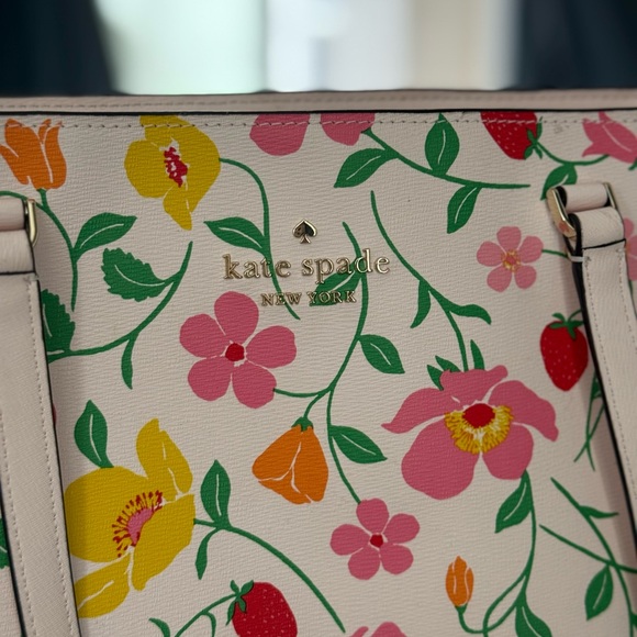 KATE SPADE Perfect Strawberry Garden Large Tote Floral - Picture 7 of 10